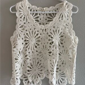 POL Cream Crochet Sleeveless Top.        PTP 18”. Length 20”
